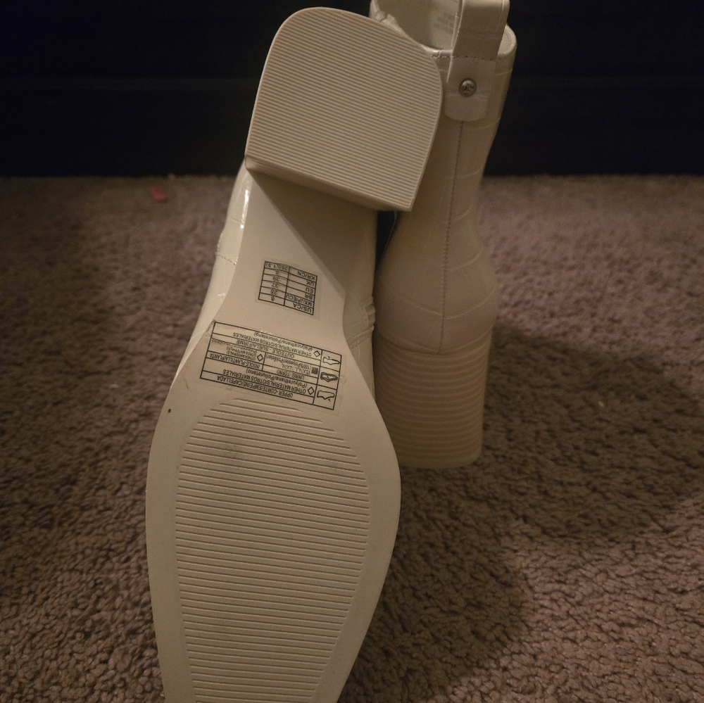 NWT FOREVER 21 Booties - Picture 5 of 5
